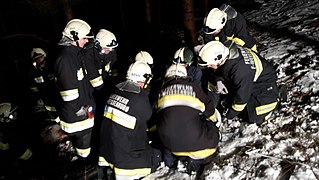 2018-02-16 (104) Technical exercise of Freiwillige Feuerwehr Weißenburg with people search in the Wiesrotte, Frankenfels.jpg